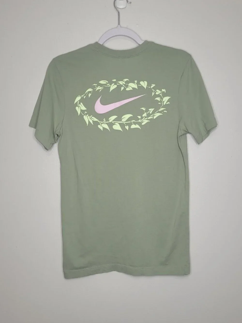 Nike shirt lot green and tan short sleeve minimalist classic casual shirt xs